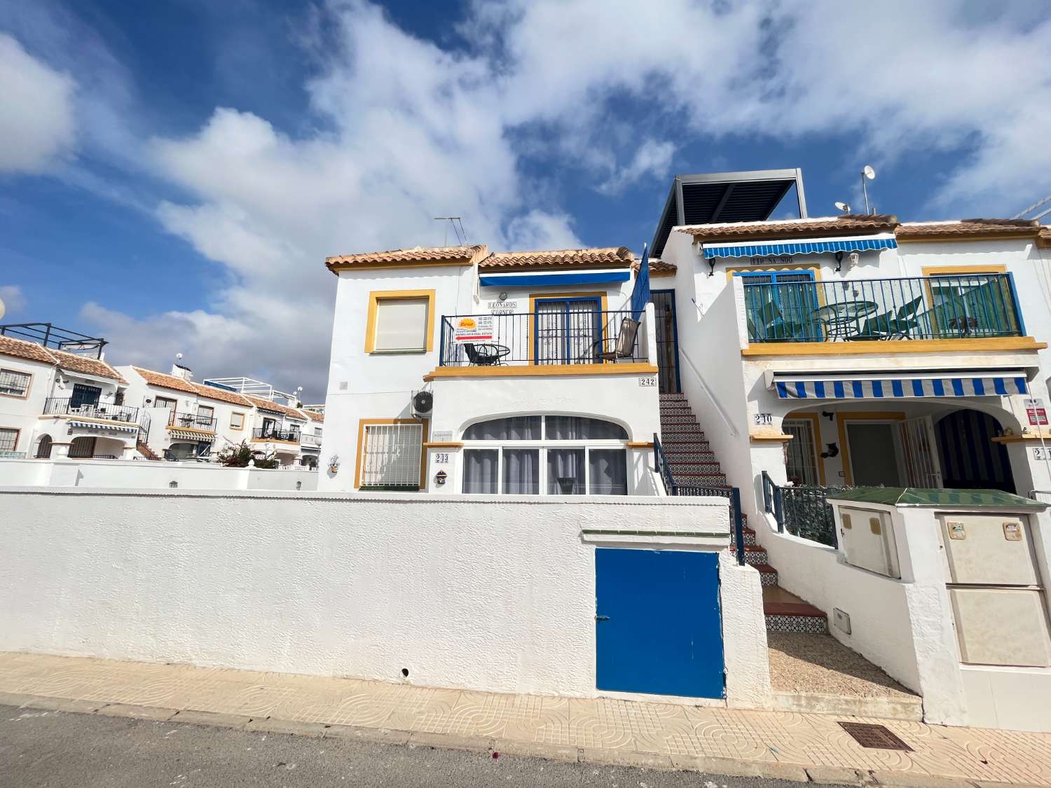 Apartamento en Planta alta de 2 dormitorios y solarium privado con vistas al Mar