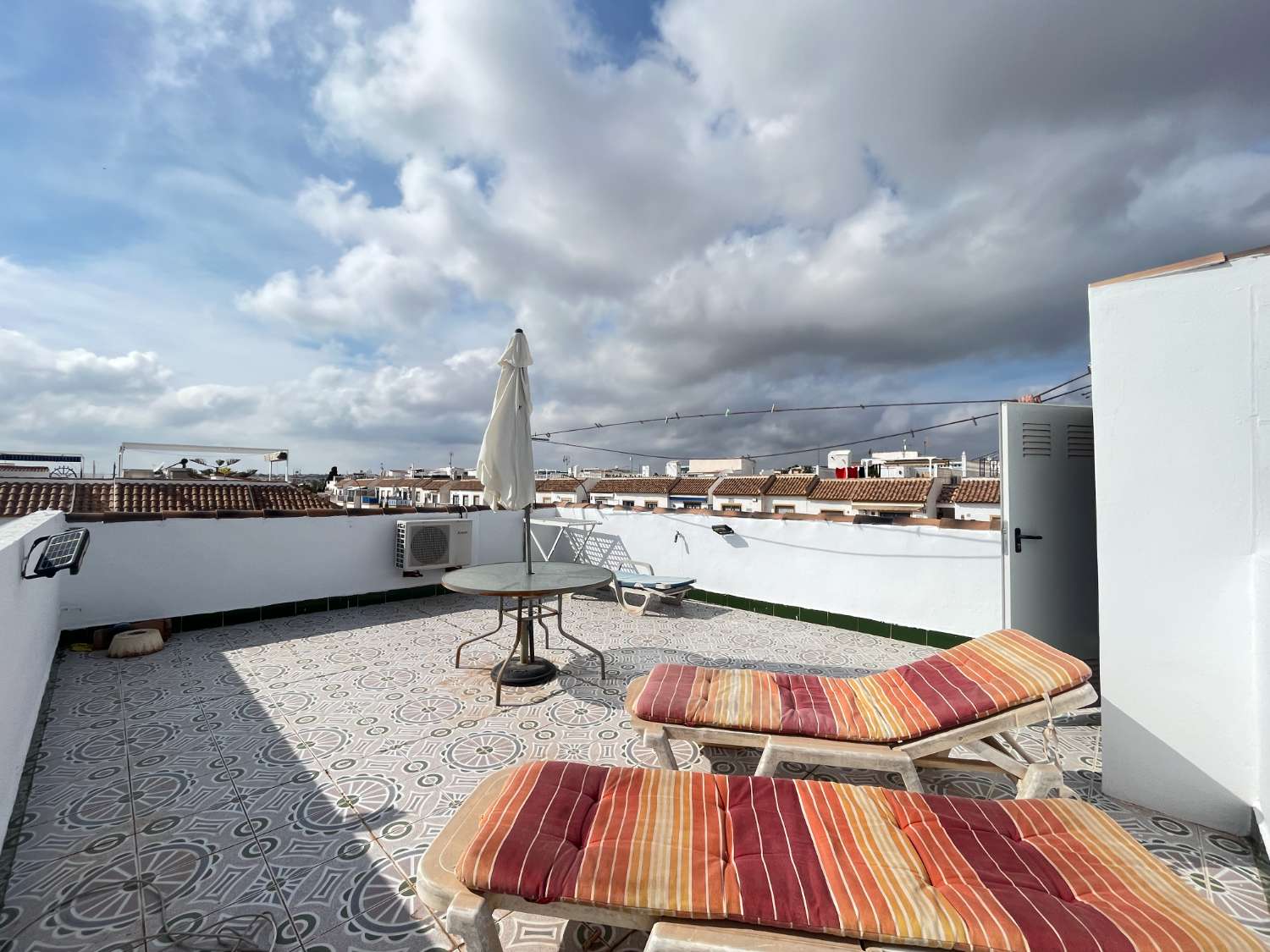Apartamento en Planta alta de 2 dormitorios y solarium privado con vistas al Mar