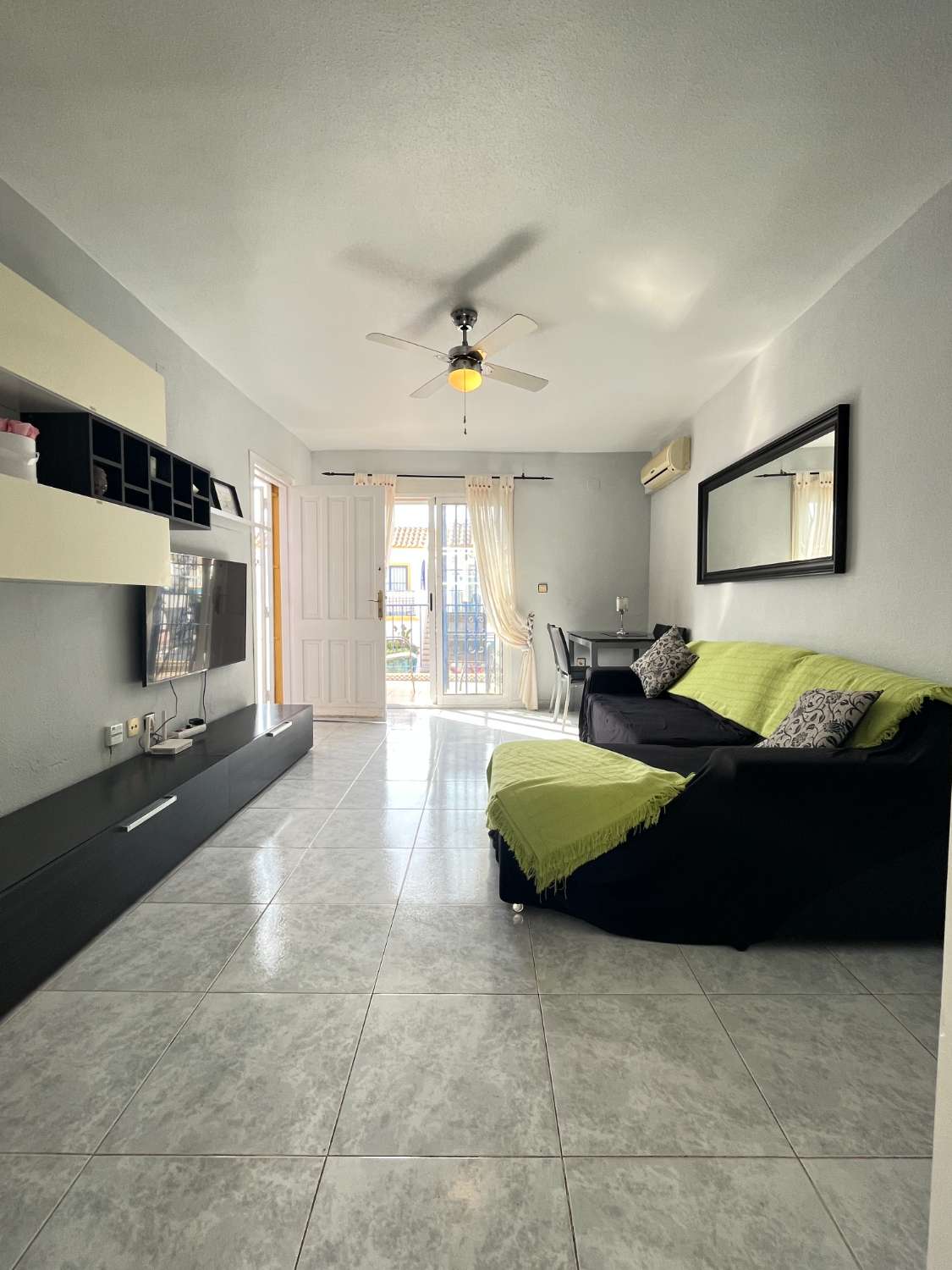 Apartamento en Planta alta de 2 dormitorios y solarium privado con vistas al Mar