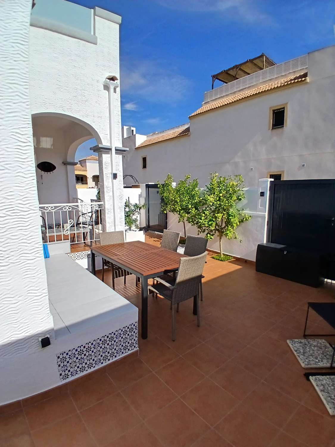 Dúplex de 3 dormitorios y 2 baños con 2 piscinas comunitarias