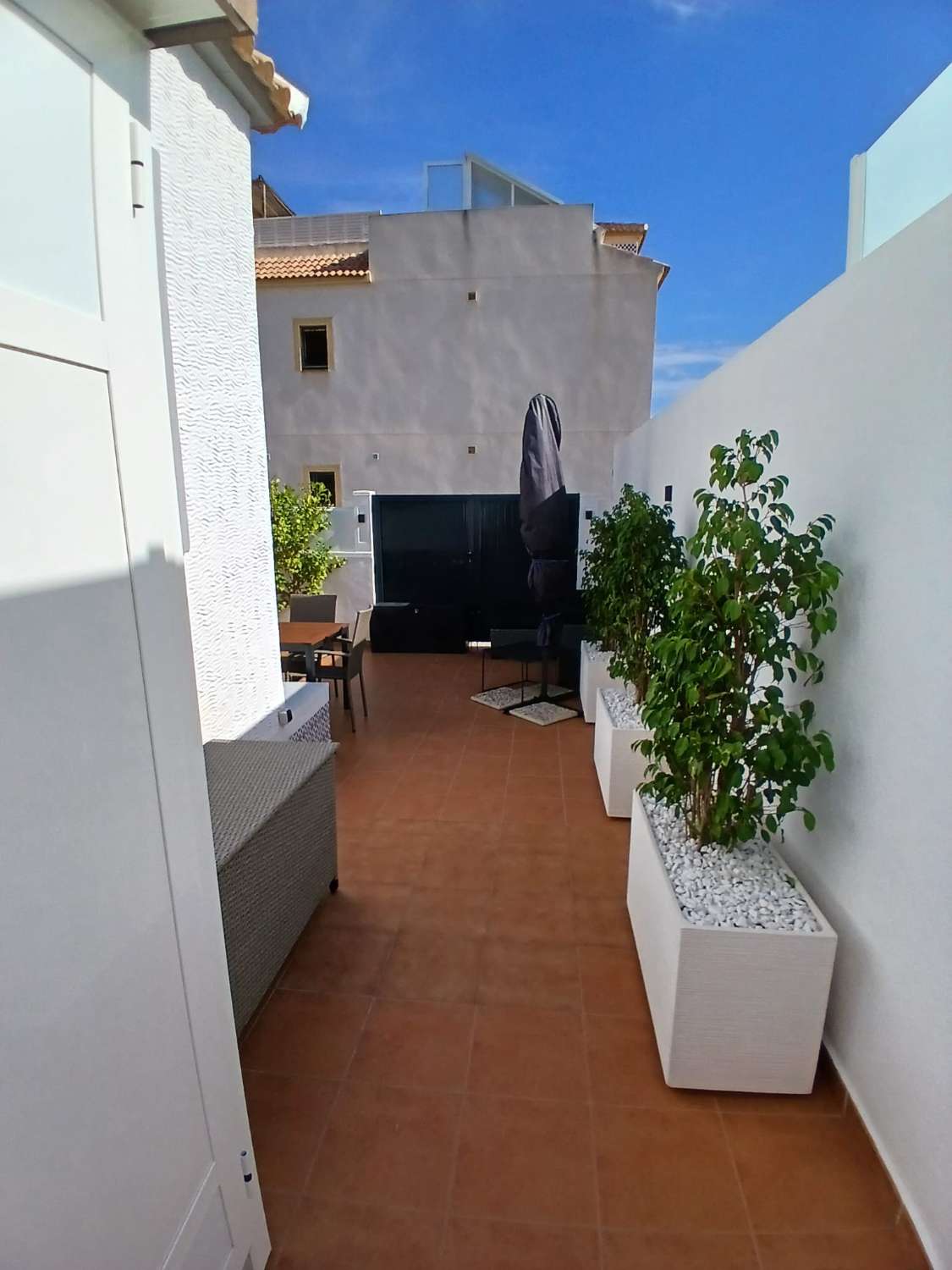 Dúplex de 3 dormitorios y 2 baños con 2 piscinas comunitarias