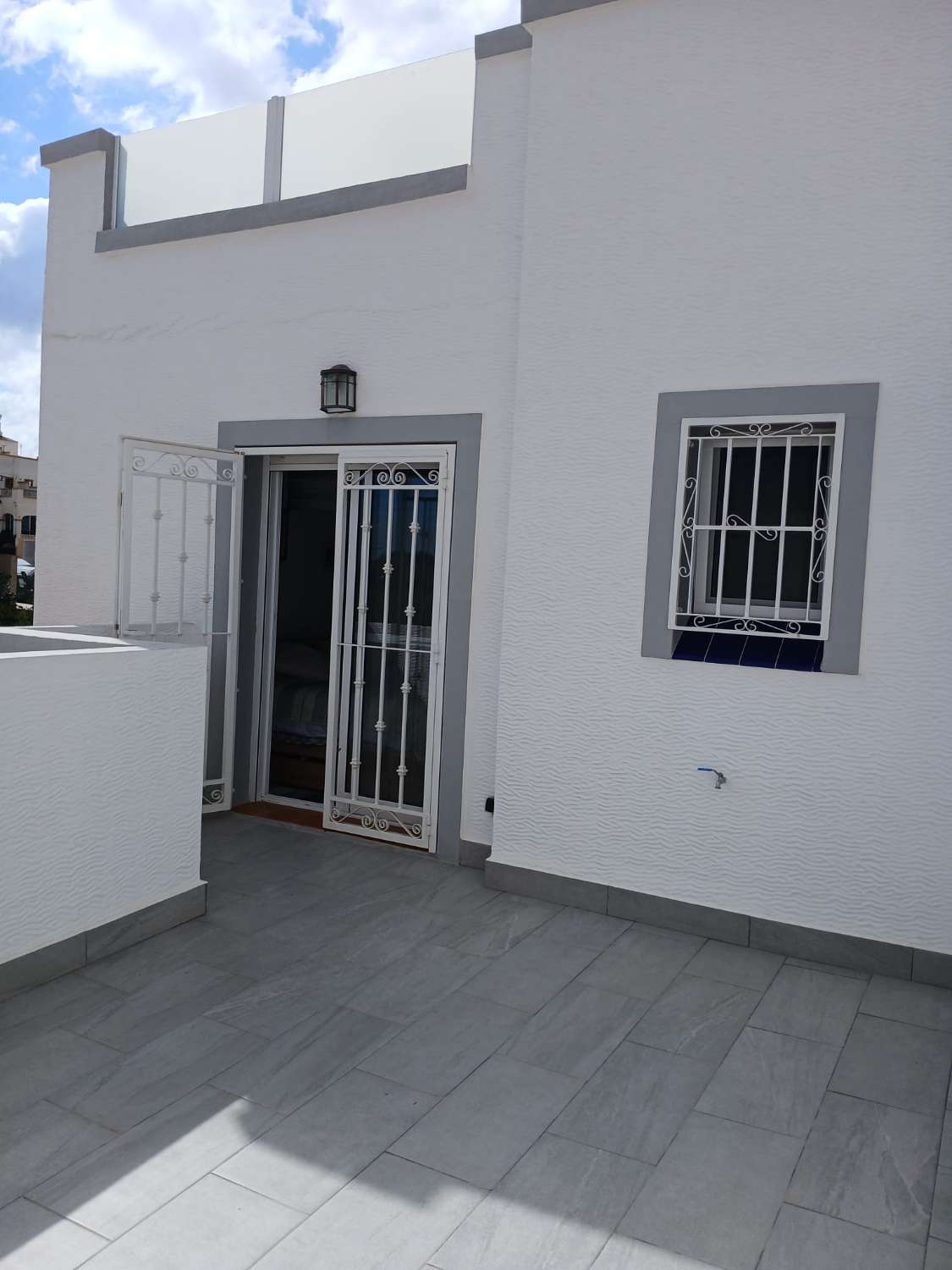 Dúplex de 3 dormitorios y 2 baños con 2 piscinas comunitarias