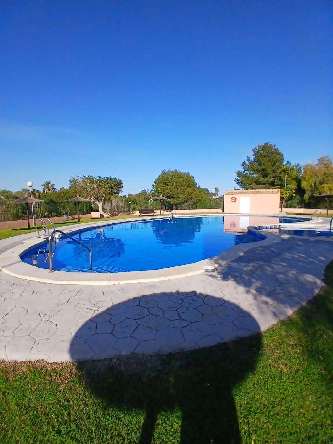 Dúplex de 3 dormitorios y 2 baños con 2 piscinas comunitarias