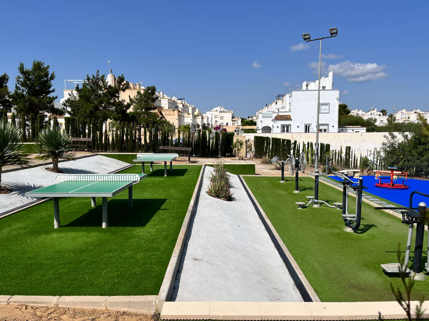 Dúplex de 3 dormitorios y 2 baños con 2 piscinas comunitarias