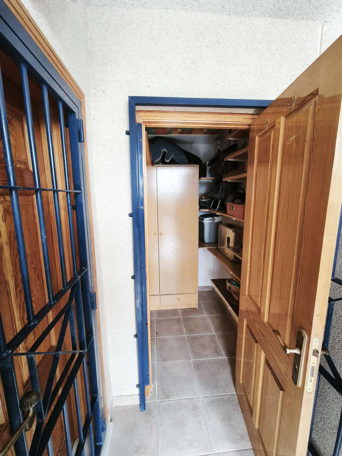 1 soveværelse 1 badeværelse lejlighed med opbevaringsrum i Zeniamar