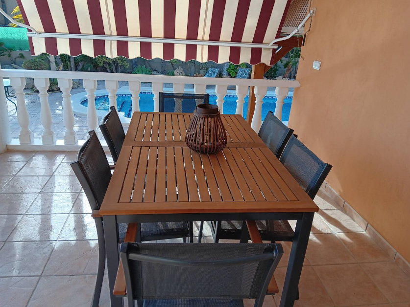 Villa Independiente de 3 dormitorios, 2 baños y piscina privada con 1200m2 de parcela