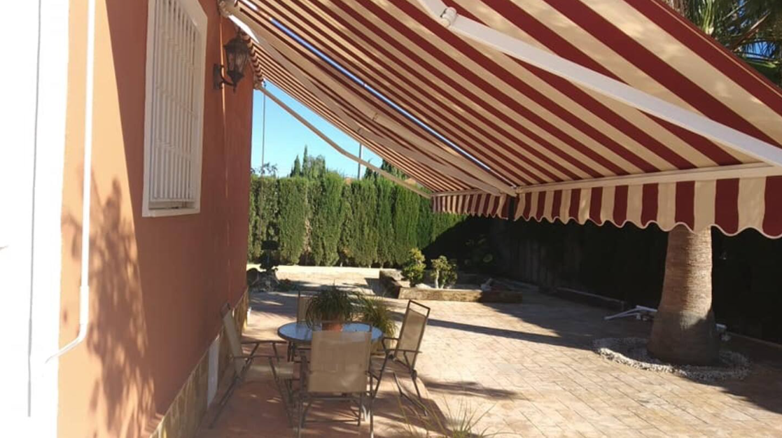Villa Independiente de 3 dormitorios, 2 baños y piscina privada con 1200m2 de parcela