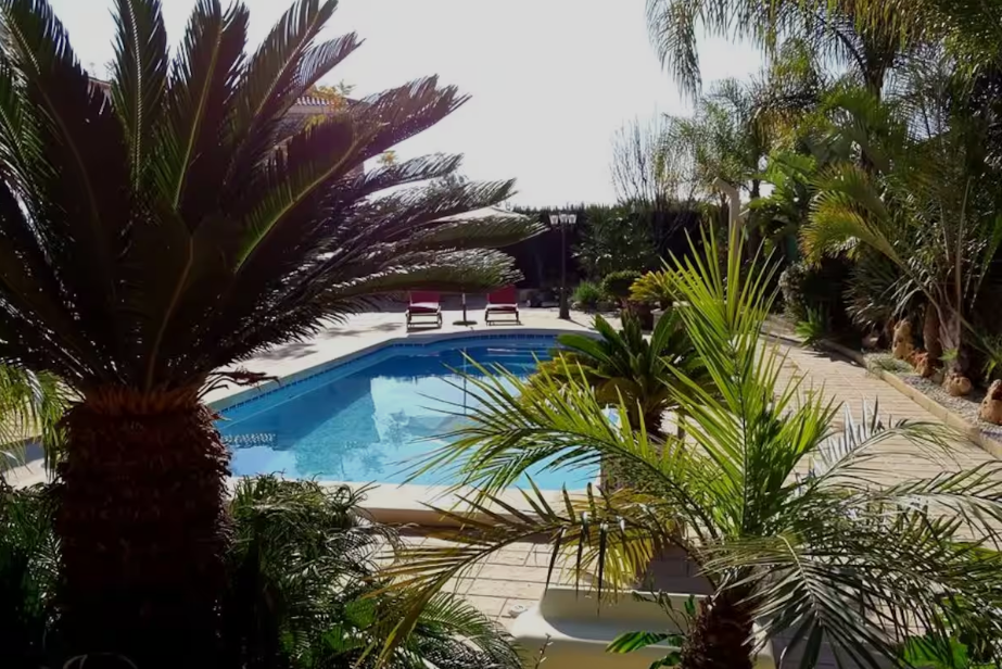 Villa Independiente de 3 dormitorios, 2 baños y piscina privada con 1200m2 de parcela