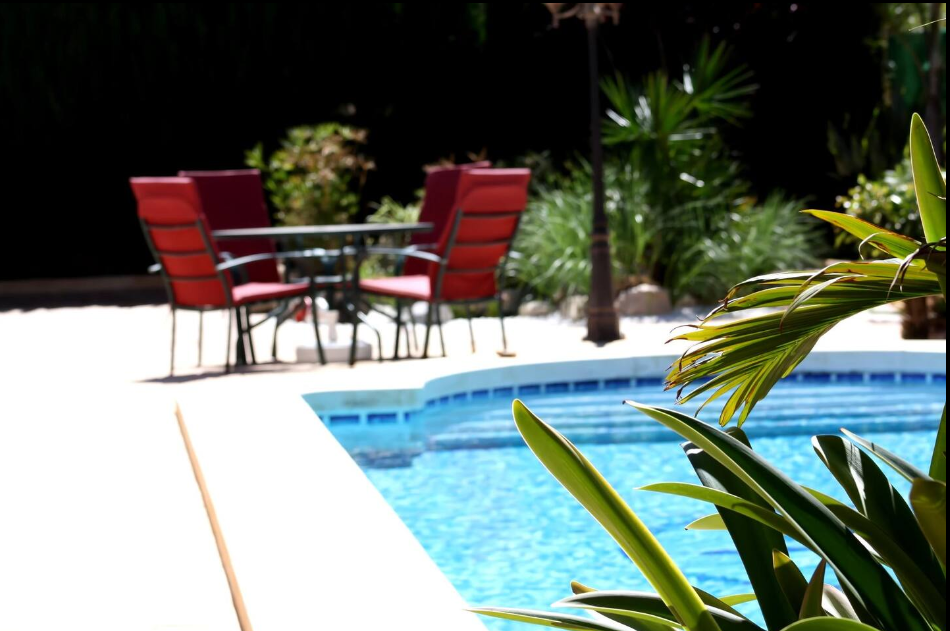 Villa Independiente de 3 dormitorios, 2 baños y piscina privada con 1200m2 de parcela