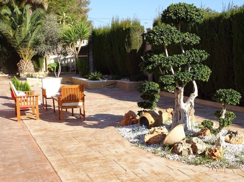 Villa Independiente de 3 dormitorios, 2 baños y piscina privada con 1200m2 de parcela