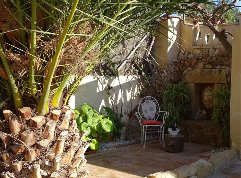 Villa Independiente de 3 dormitorios, 2 baños y piscina privada con 1200m2 de parcela
