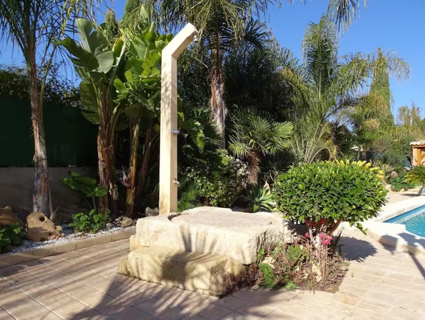 Villa Independiente de 3 dormitorios, 2 baños y piscina privada con 1200m2 de parcela