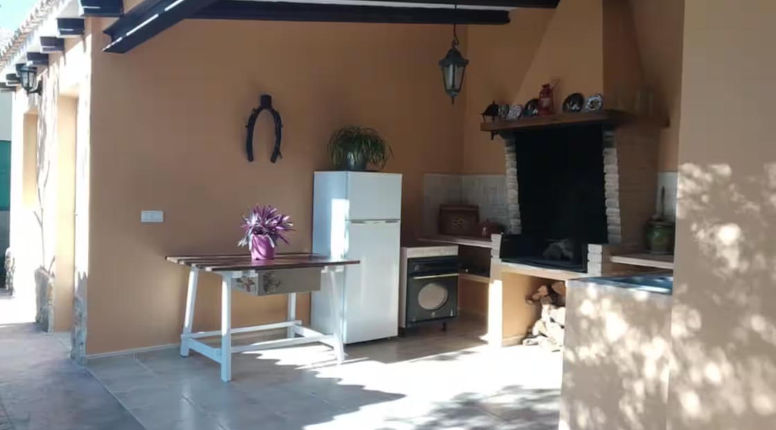 Villa Independiente de 3 dormitorios, 2 baños y piscina privada con 1200m2 de parcela