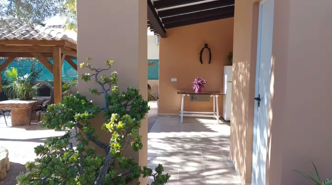 Villa Independiente de 3 dormitorios, 2 baños y piscina privada con 1200m2 de parcela