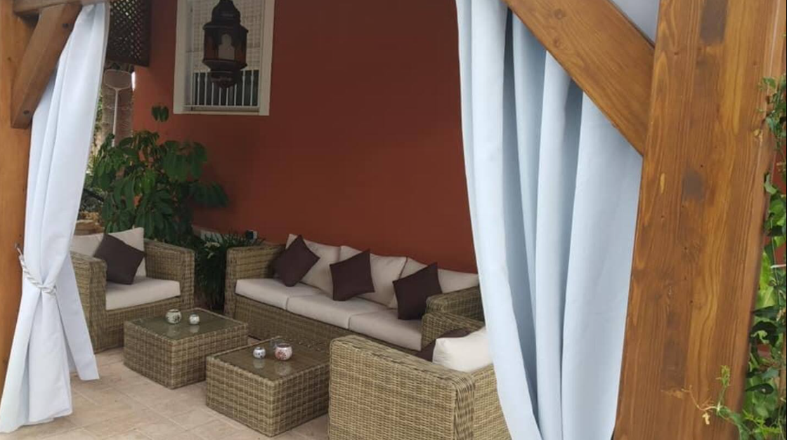 Villa Independiente de 3 dormitorios, 2 baños y piscina privada con 1200m2 de parcela