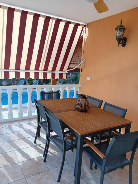 Villa Independiente de 3 dormitorios, 2 baños y piscina privada con 1200m2 de parcela
