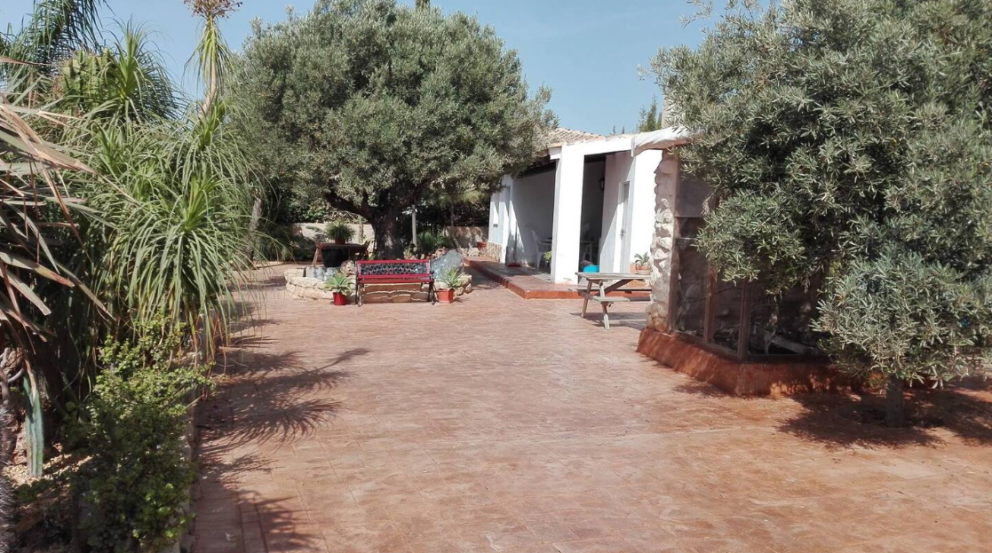 Villa Independiente de 3 dormitorios, 2 baños y piscina privada con 1200m2 de parcela
