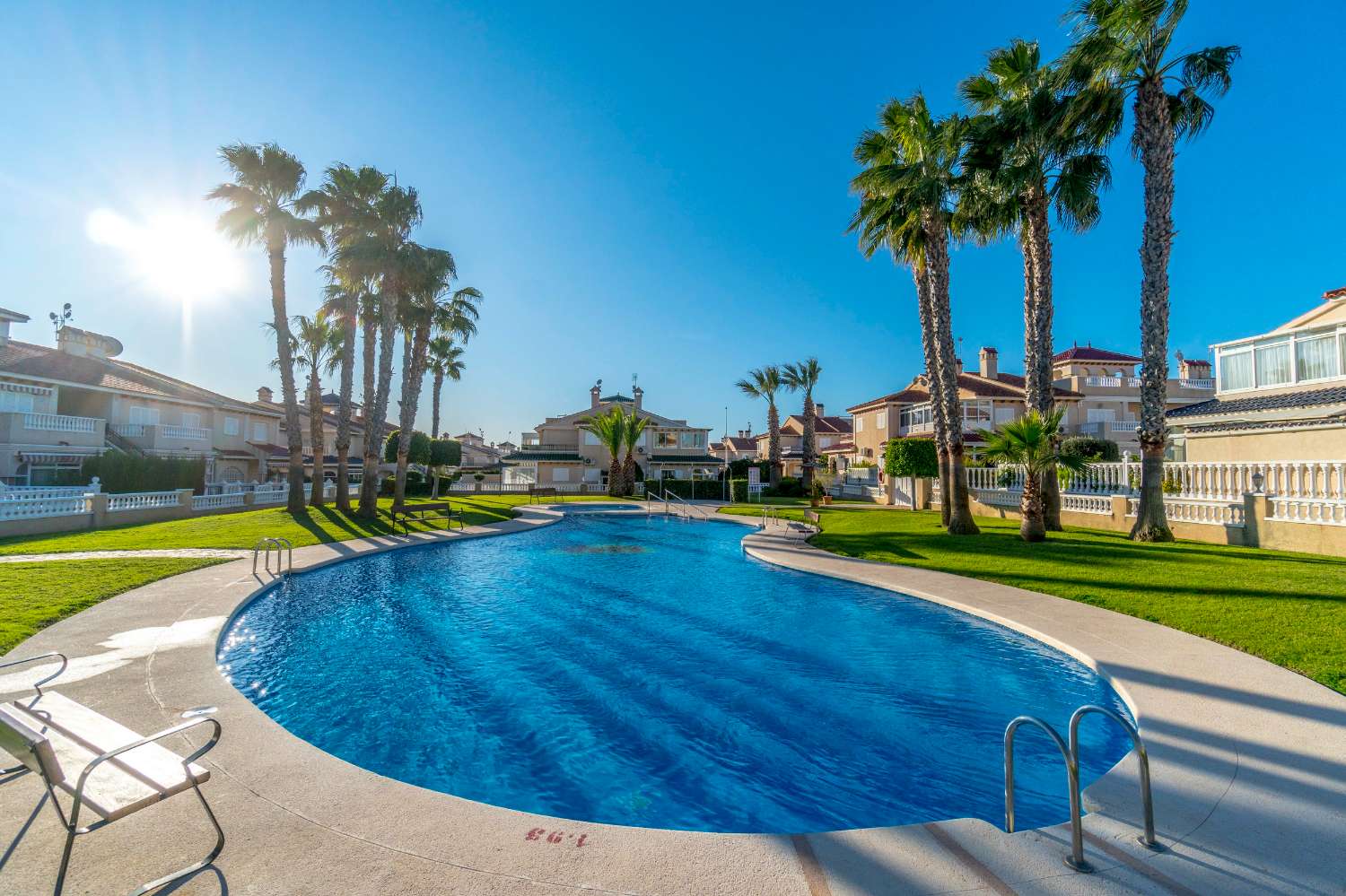 Beau duplex 3 chambres, 2 salle de bain à Zeniamar 2 sur Orihuela costa
