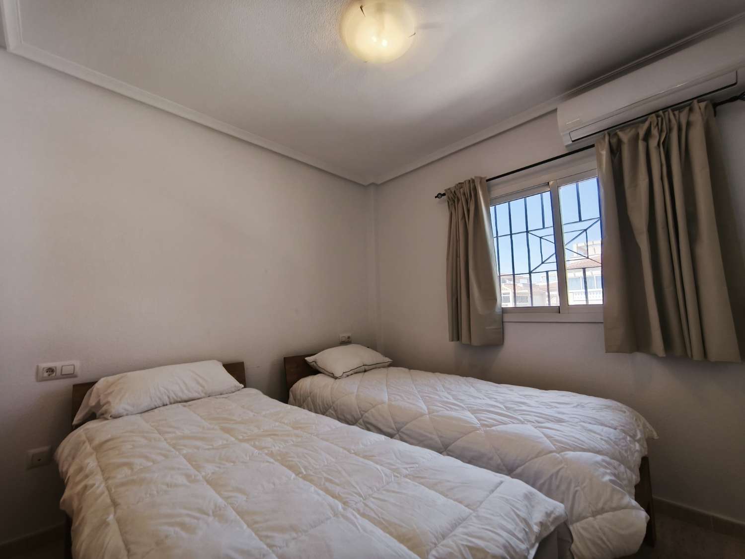 Beau duplex 3 chambres, 2 salle de bain à Zeniamar 2 sur Orihuela costa
