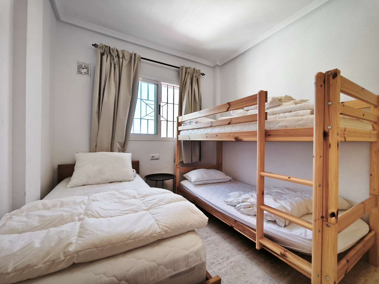 Beau duplex 3 chambres, 2 salle de bain à Zeniamar 2 sur Orihuela costa