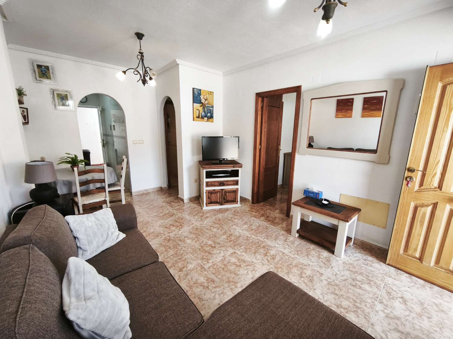Appartement au rez-de-chaussée à Punta Prima avec 2 chambres et 1 salle de bain.