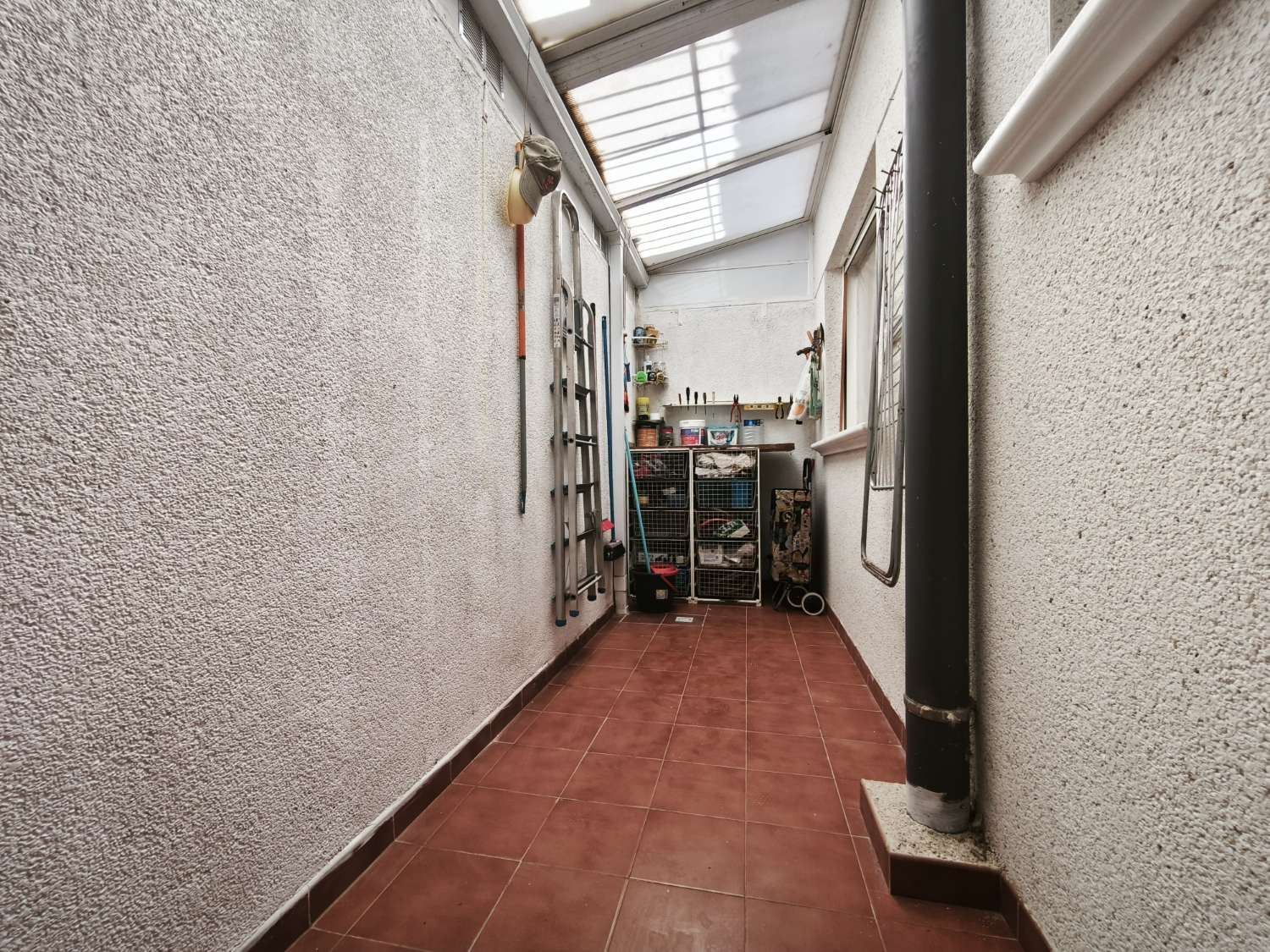 Appartement au rez-de-chaussée à Punta Prima avec 2 chambres et 1 salle de bain.