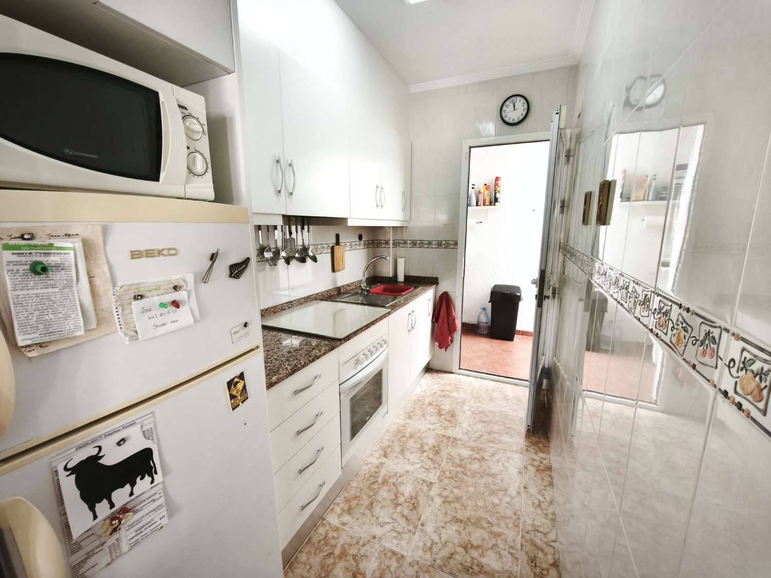 Appartement au rez-de-chaussée à Punta Prima avec 2 chambres et 1 salle de bain.