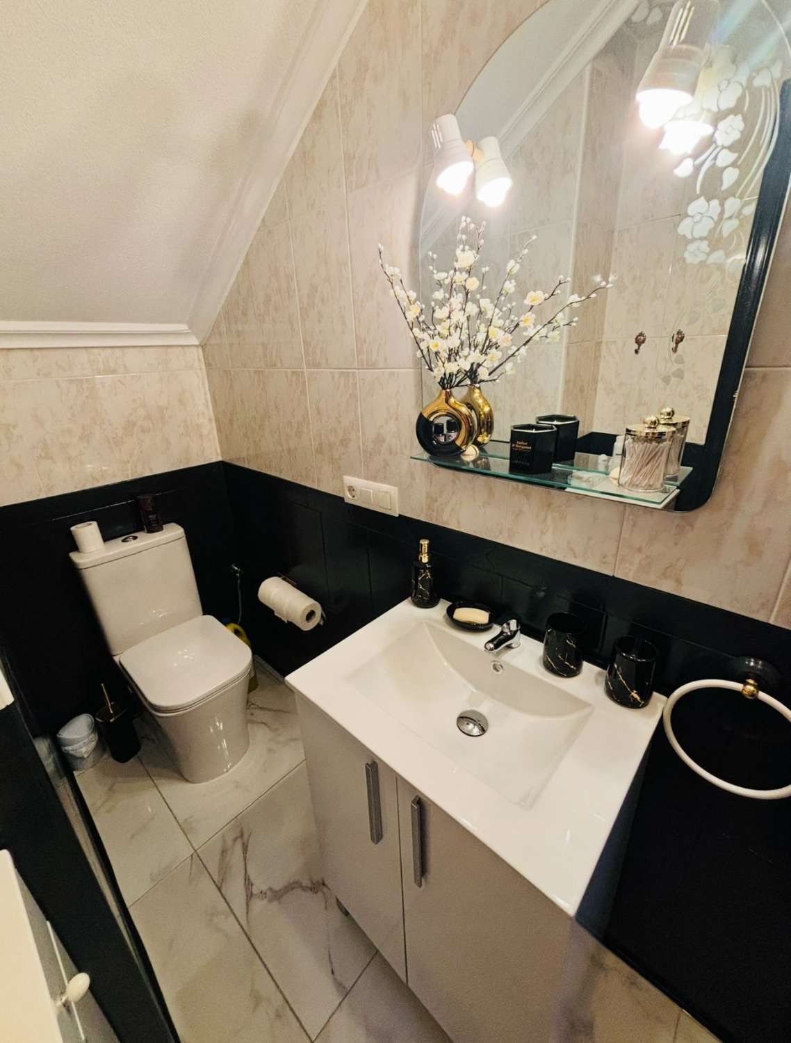 Bungalow de 2 dormitorios, 2 baños y 1 estudio y 1 piscina comunitaria