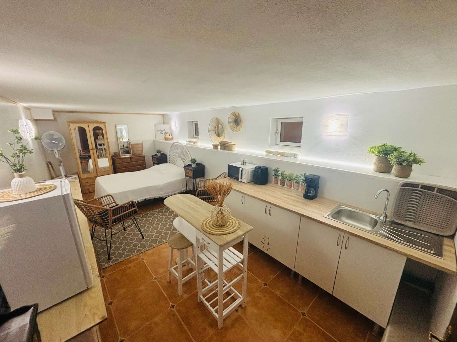 Bungalow de 2 dormitorios, 2 baños y 1 estudio y 1 piscina comunitaria
