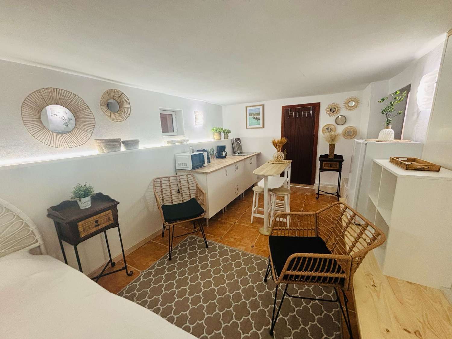 Bungalow de 2 dormitorios, 2 baños y 1 estudio y 1 piscina comunitaria
