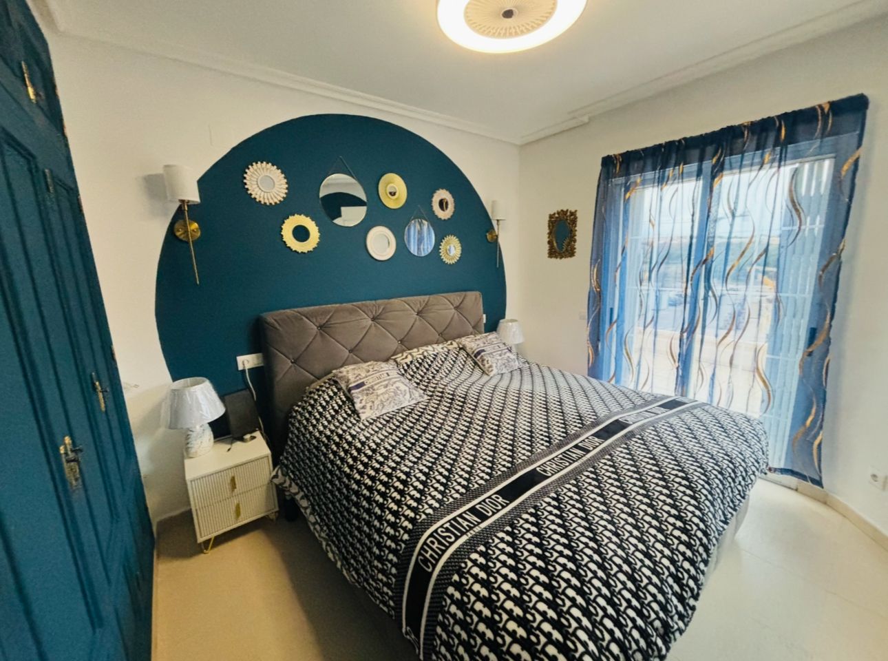 Bungalow de 2 dormitorios, 2 baños y 1 estudio y 1 piscina comunitaria