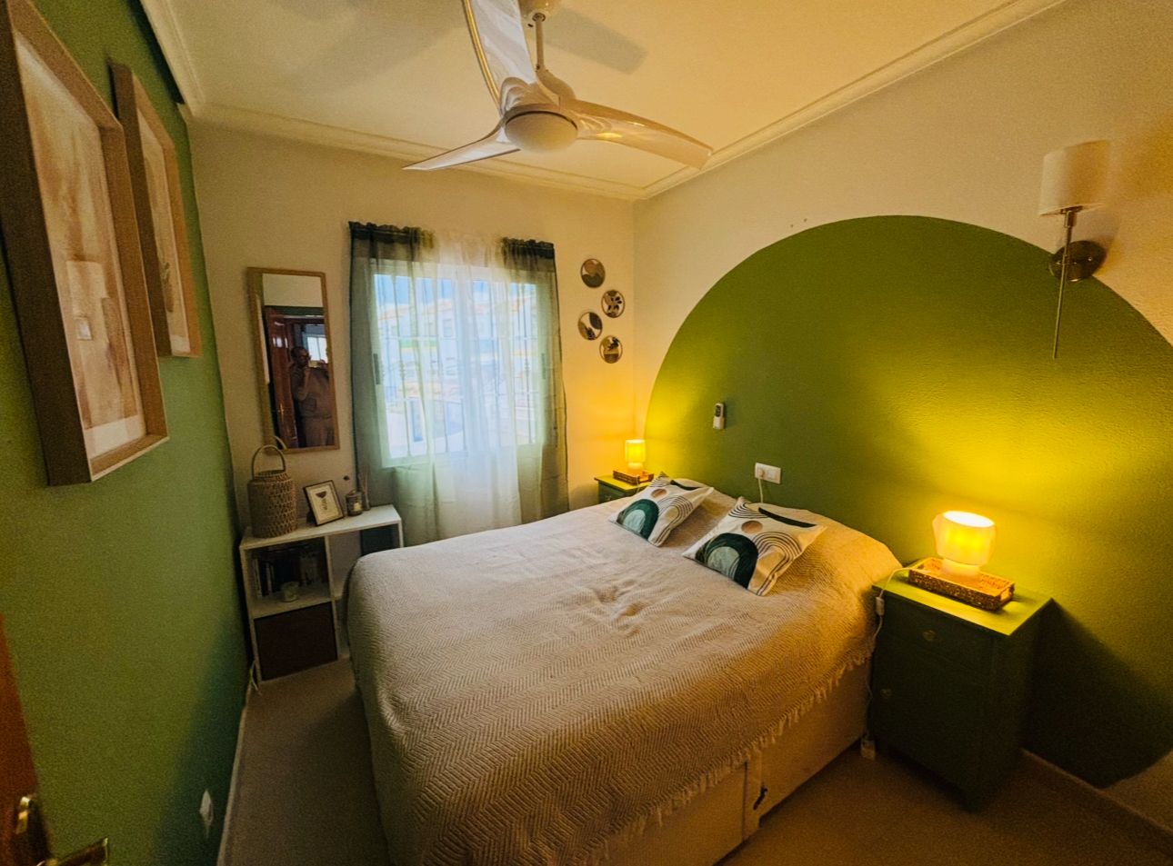 Bungalow de 2 dormitorios, 2 baños y 1 estudio y 1 piscina comunitaria
