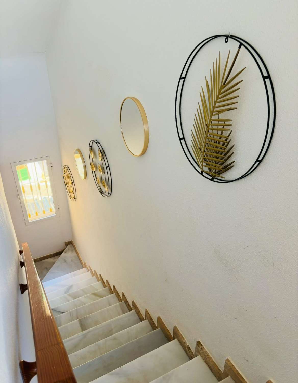 Bungalow de 2 dormitorios, 2 baños y 1 estudio y 1 piscina comunitaria