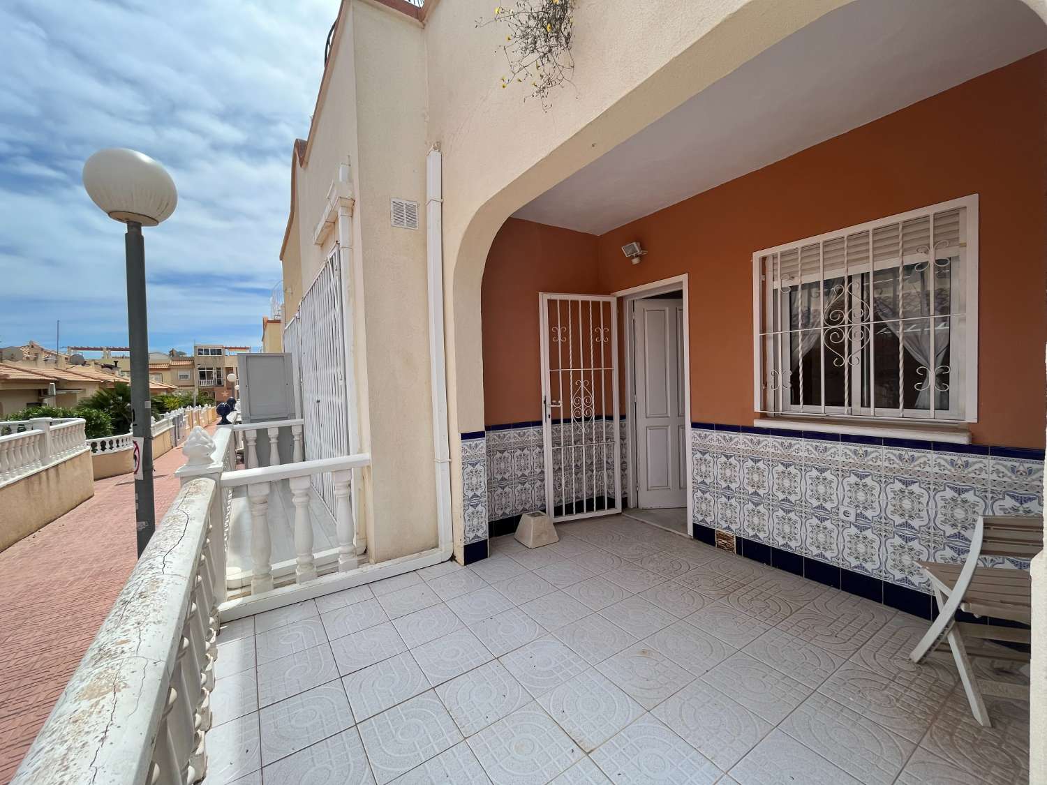 Dúplex de 2 dormitorios y 1 baño en La Florida.