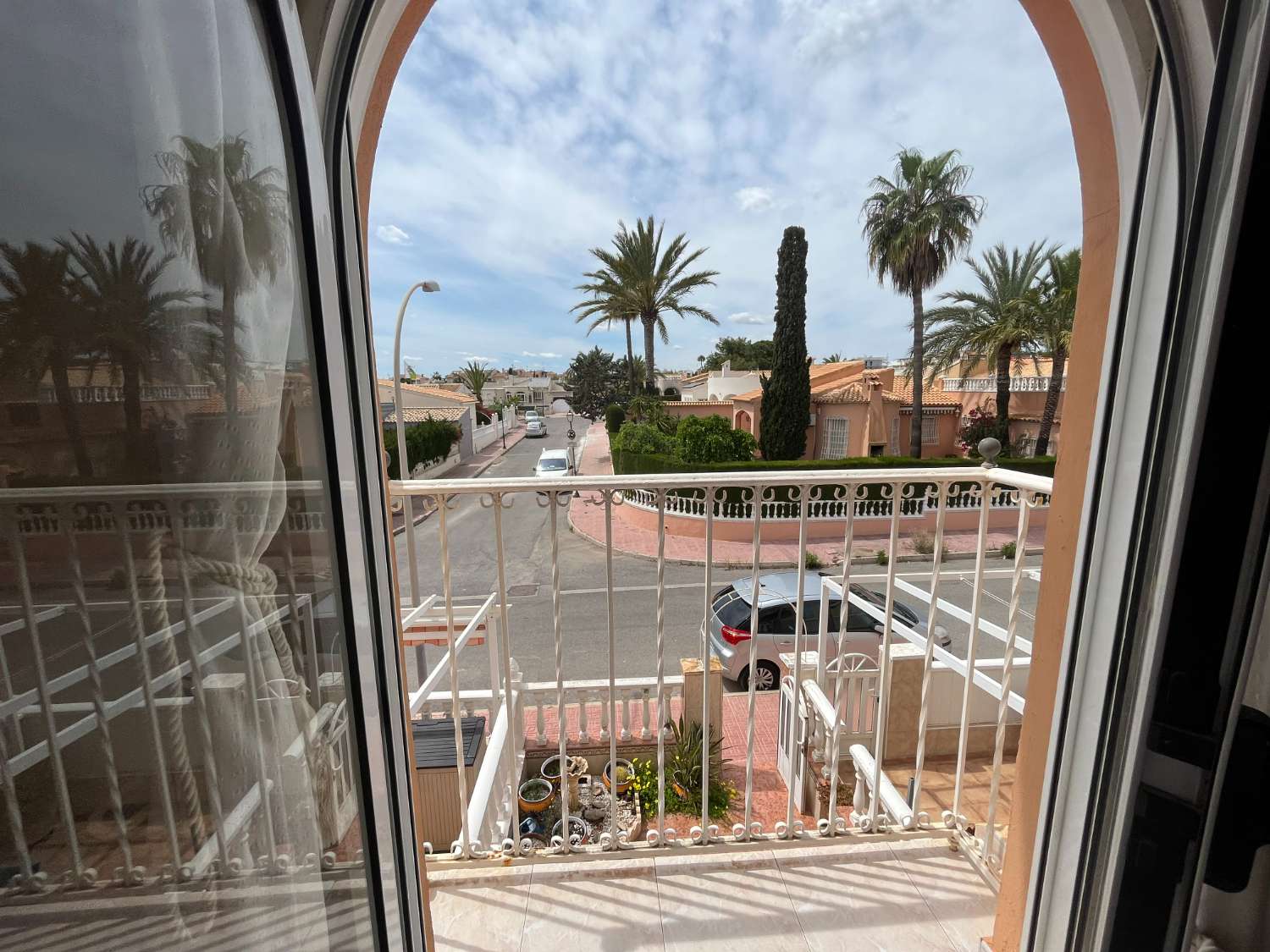 Dúplex de 2 dormitorios y 1 baño en La Florida.
