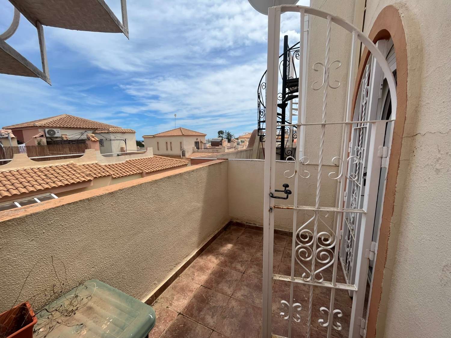 Dúplex de 2 dormitorios y 1 baño en La Florida.