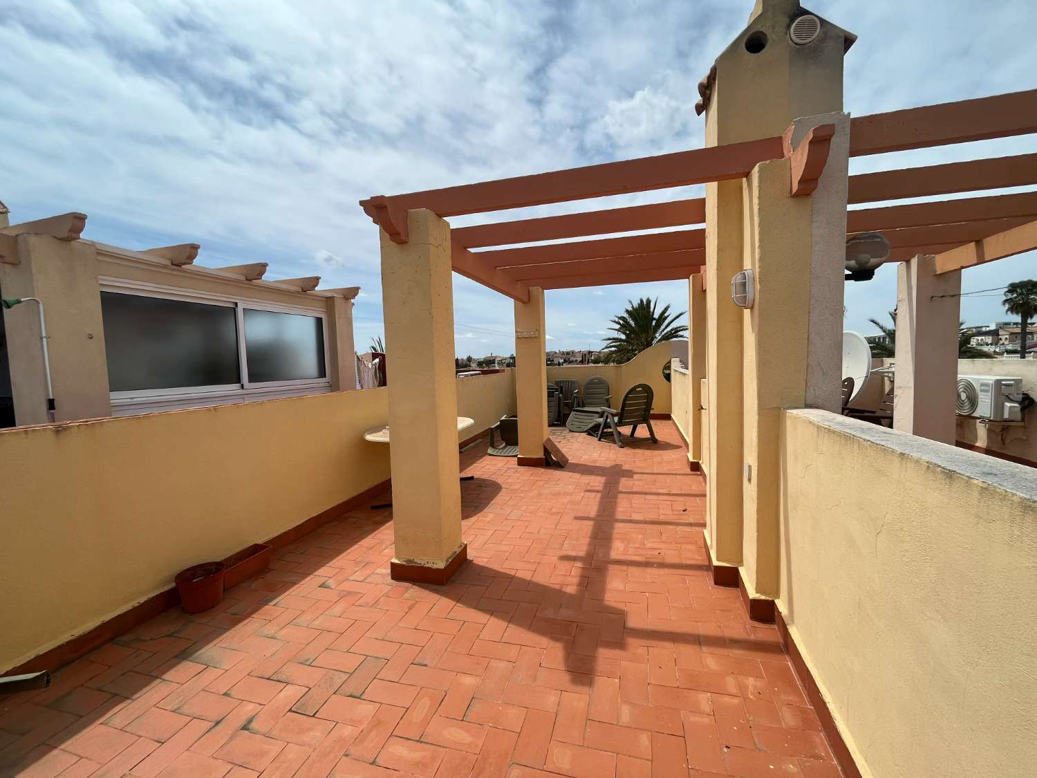 Dúplex de 2 dormitorios y 1 baño en La Florida.
