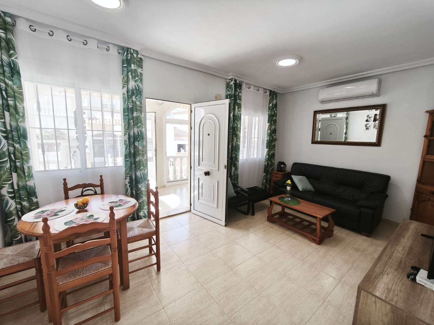 Mooie villa met 2 slaapkamers en 2 badkamers.