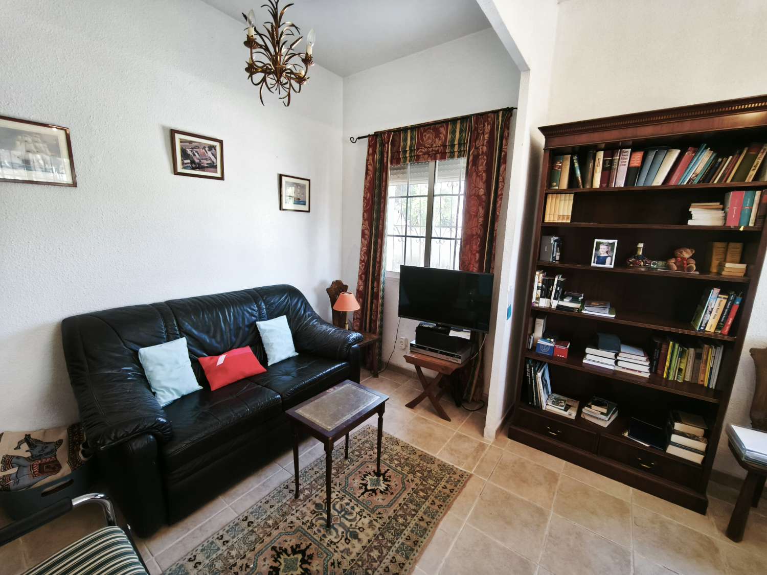 Preciosa villa en Torrevieja con 4 dormitorios y 4 baños.