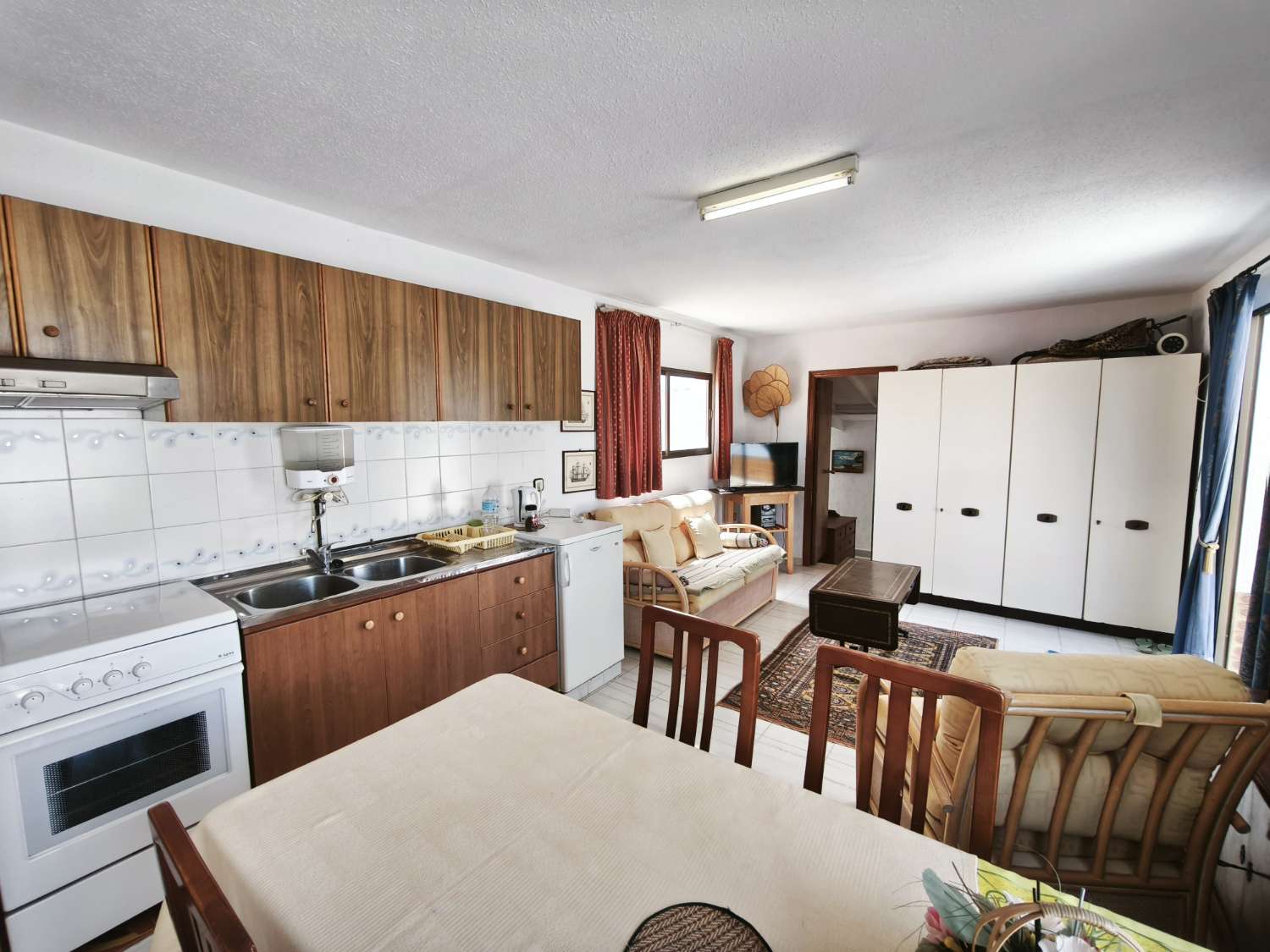 Preciosa villa en Torrevieja con 4 dormitorios y 4 baños.