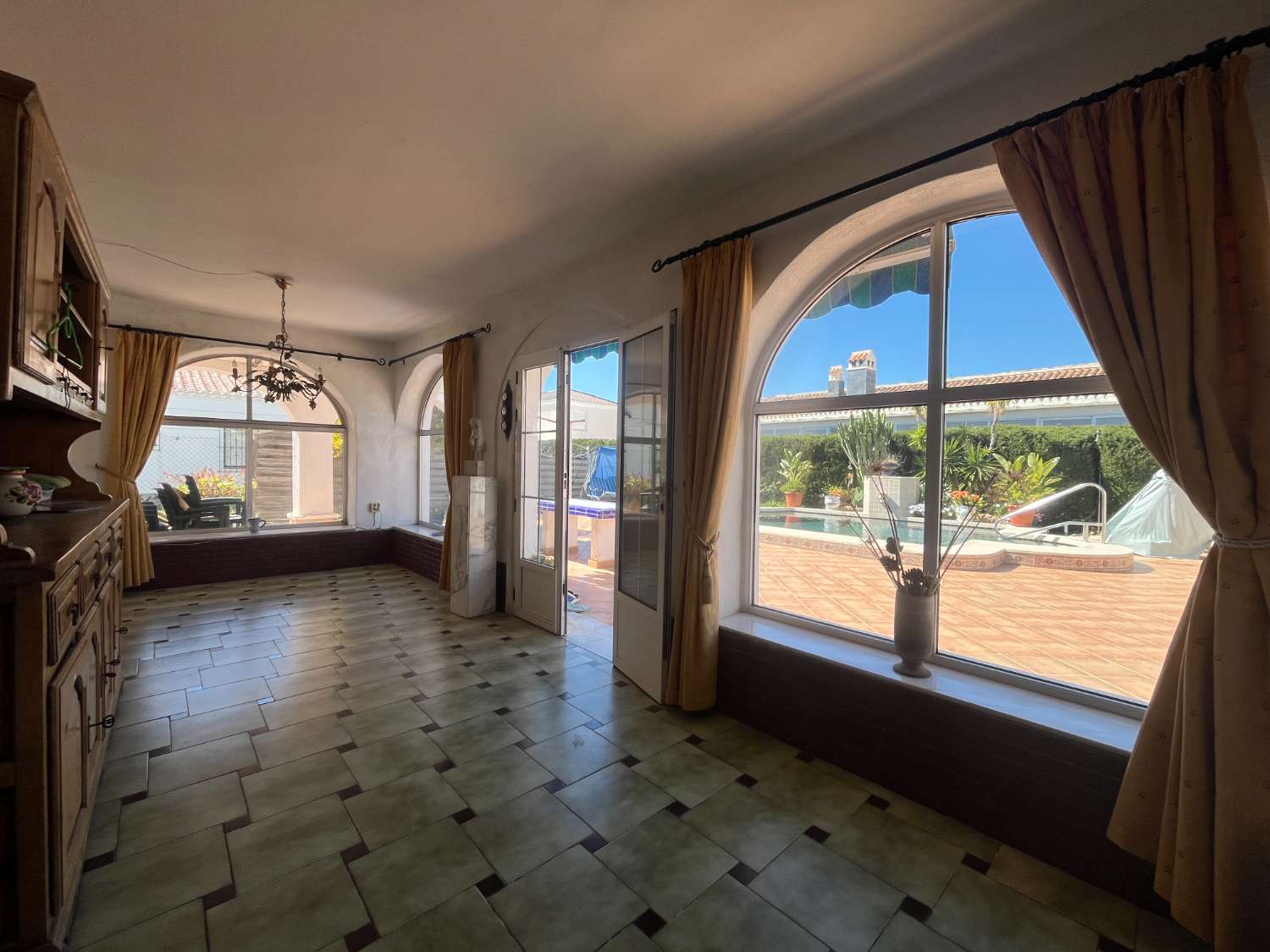 Vakker villa i Torrevieja med 4 soverom og 4 bad.