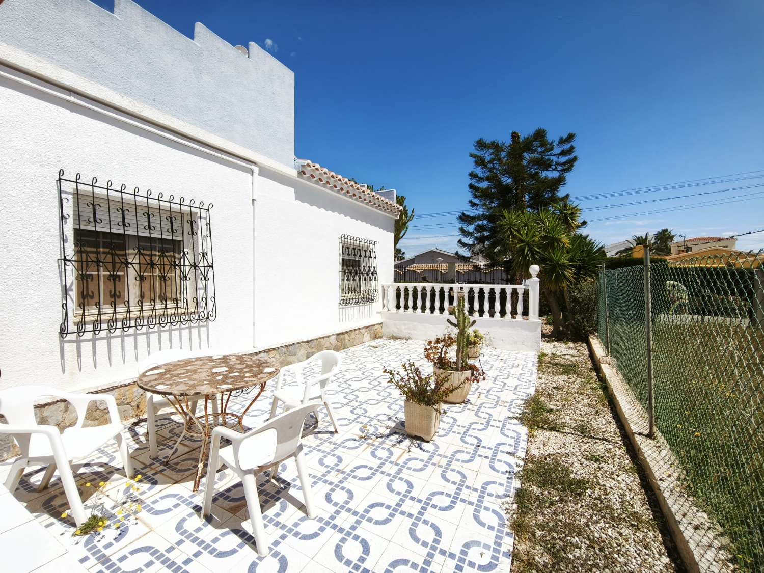 Preciosa villa en Torrevieja con 4 dormitorios y 4 baños.