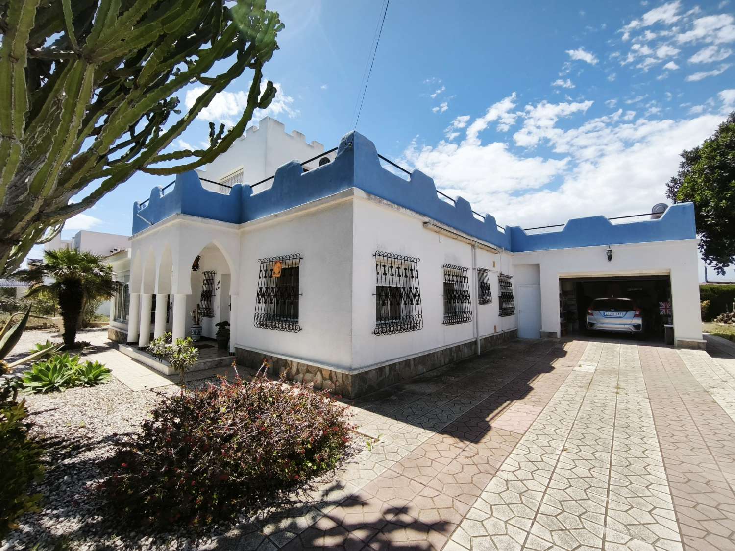 Preciosa villa en Torrevieja con 4 dormitorios y 4 baños.