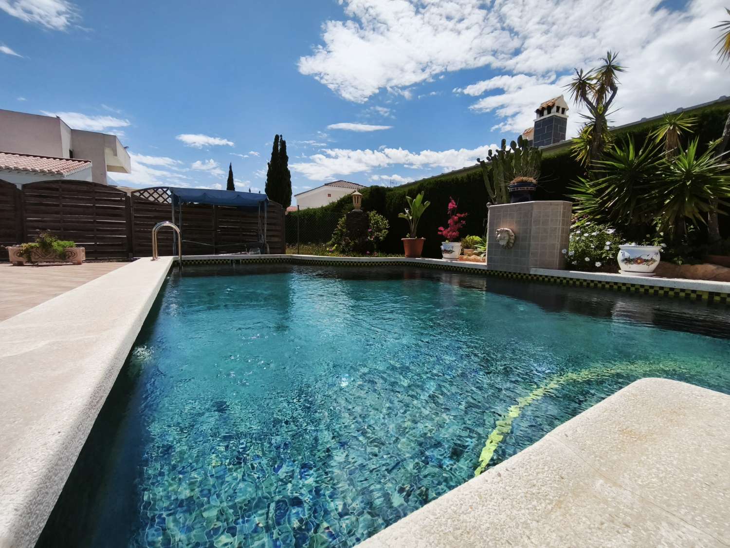 Preciosa villa en Torrevieja con 4 dormitorios y 4 baños.