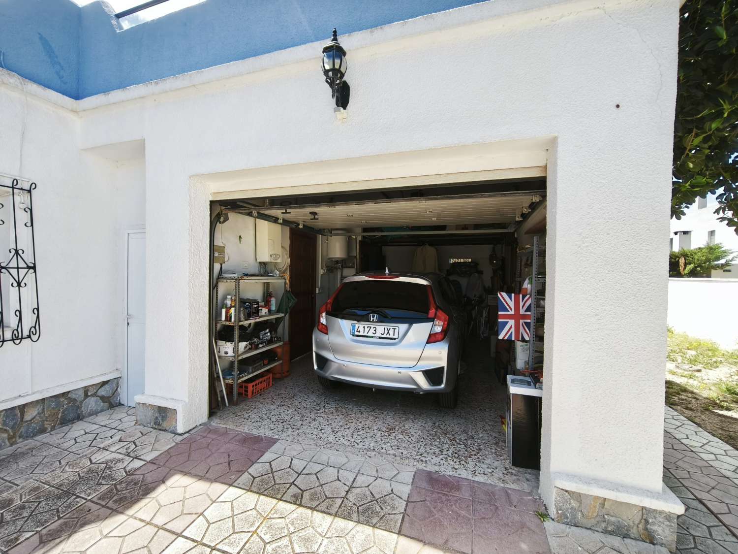 Preciosa villa en Torrevieja con 4 dormitorios y 4 baños.