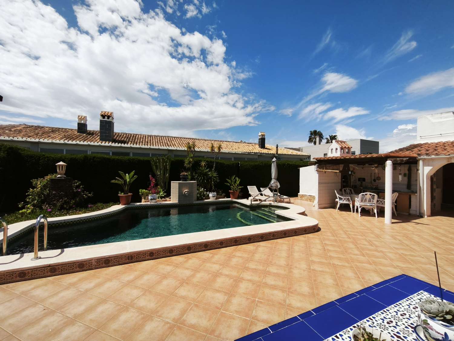 Preciosa villa en Torrevieja con 4 dormitorios y 4 baños.