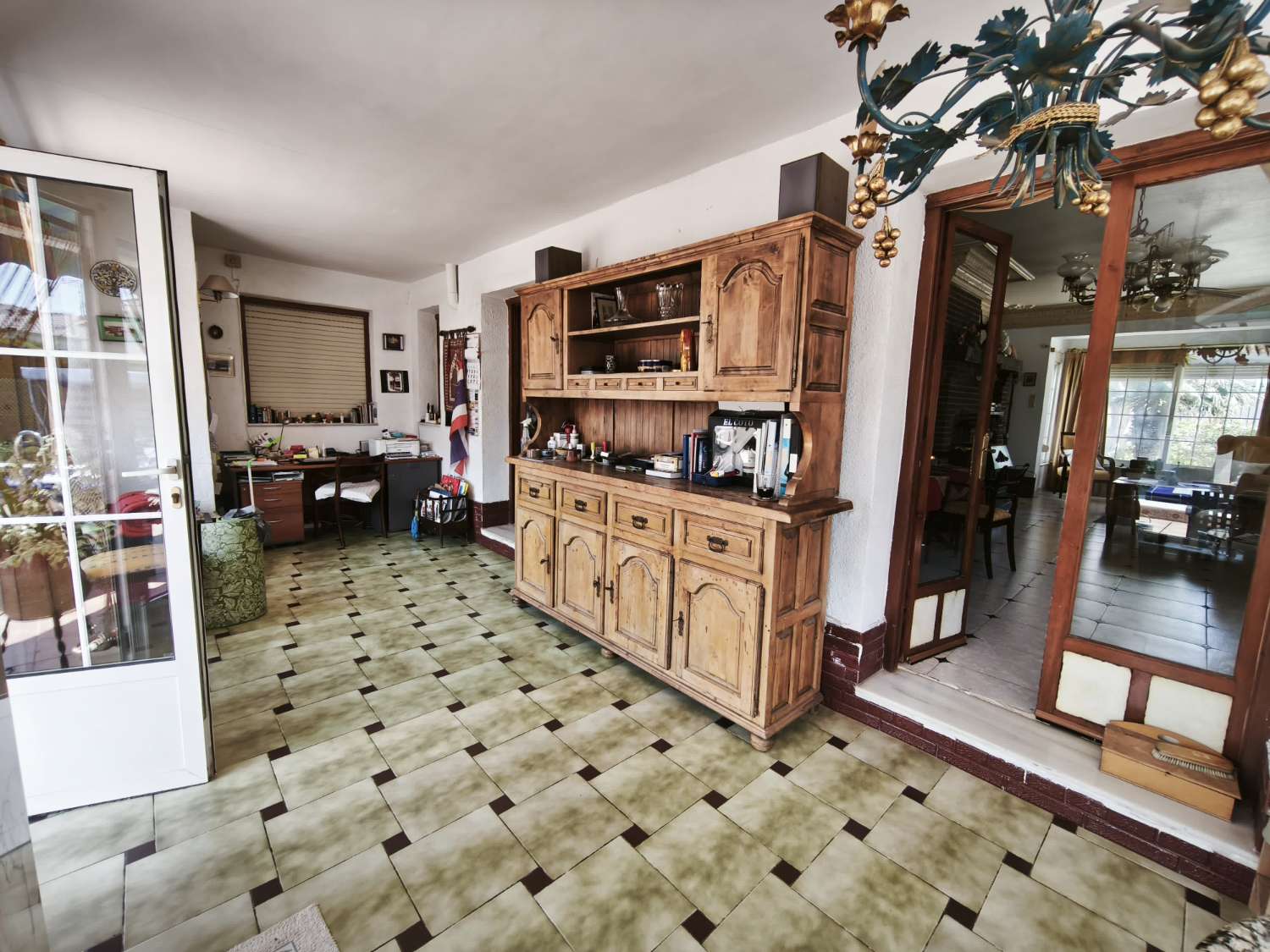 Preciosa villa en Torrevieja con 4 dormitorios y 4 baños.