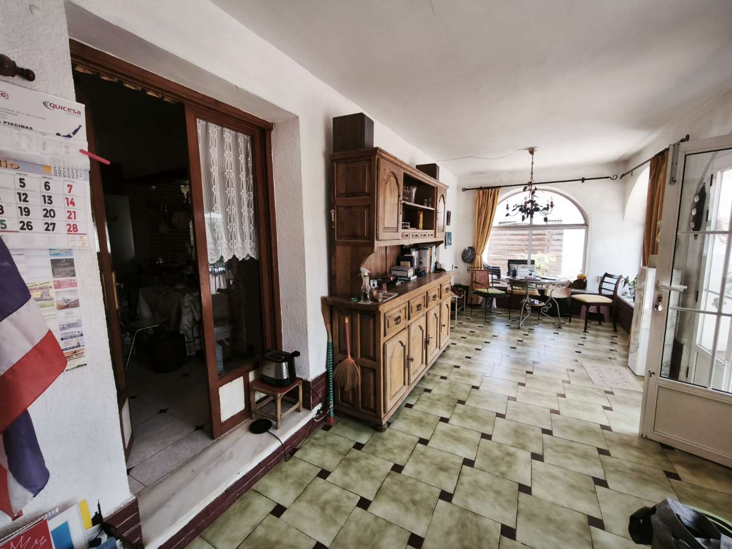 Preciosa villa en Torrevieja con 4 dormitorios y 4 baños.