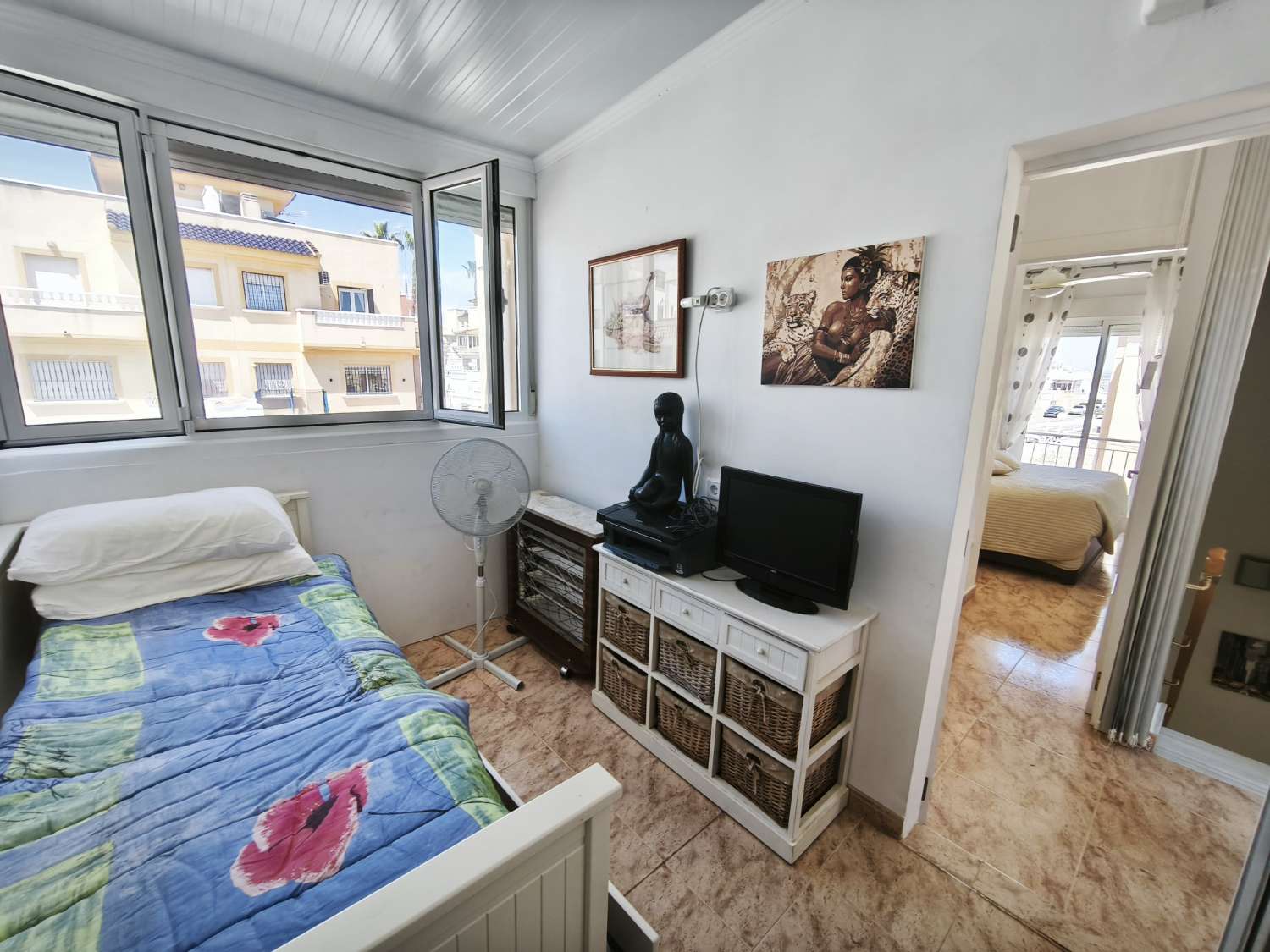 Dejlig 4 soveværelser og 2 badeværelser duplex i Los Balcones.