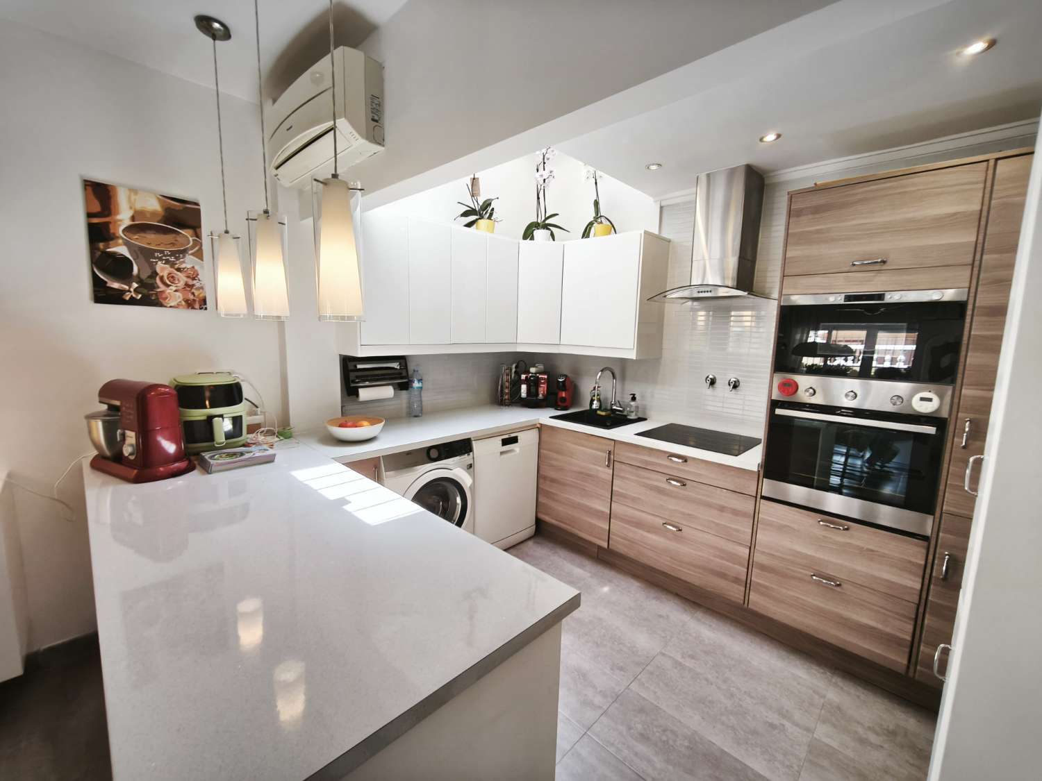 Dejlig 4 soveværelser og 2 badeværelser duplex i Los Balcones.